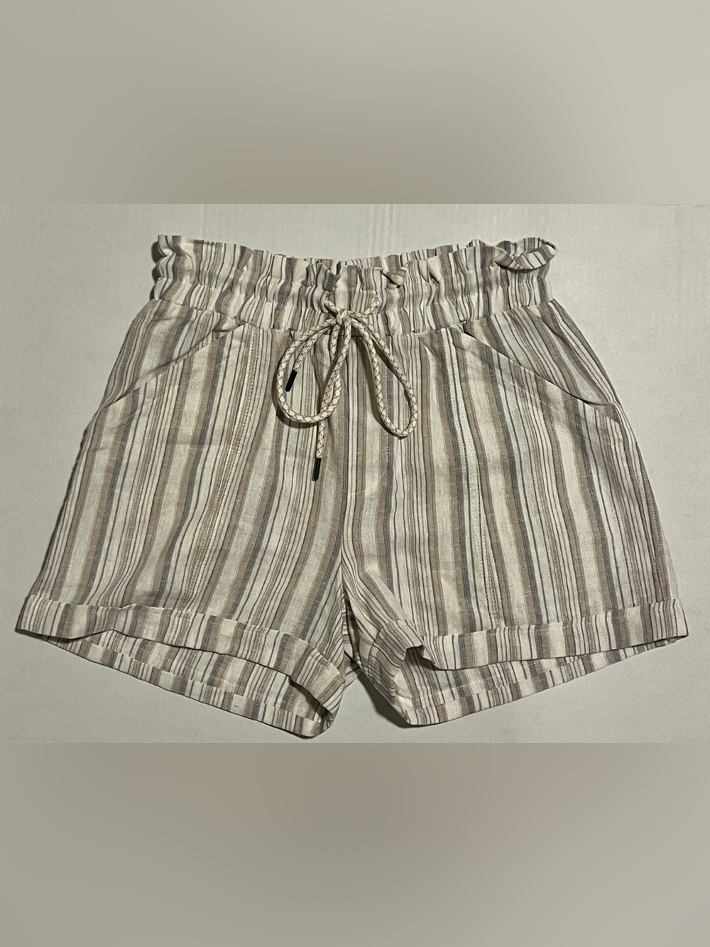 Linen blend perfect for fall shorts size S